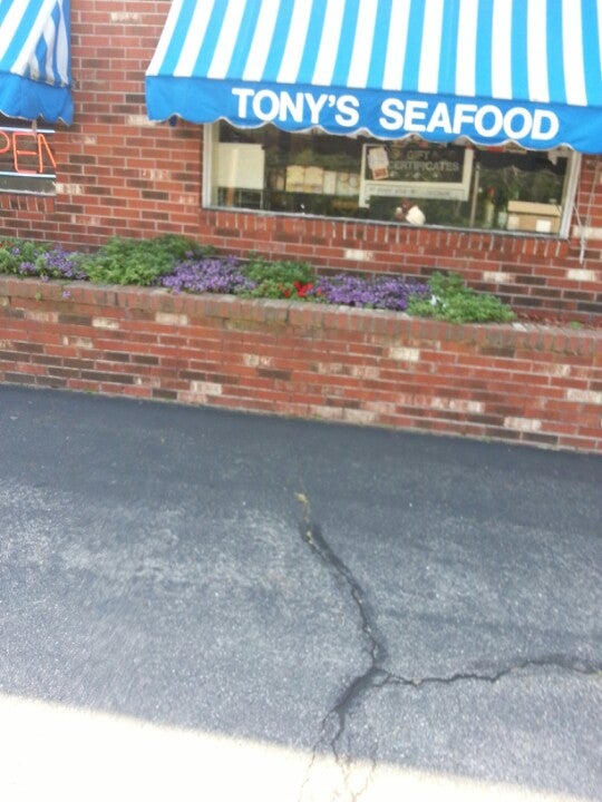 Massachusetts Fall River Tony's Seafood photo 3