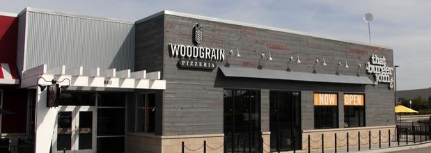 Illinois Bolingbrook Woodgrain Pizzeria photo 3