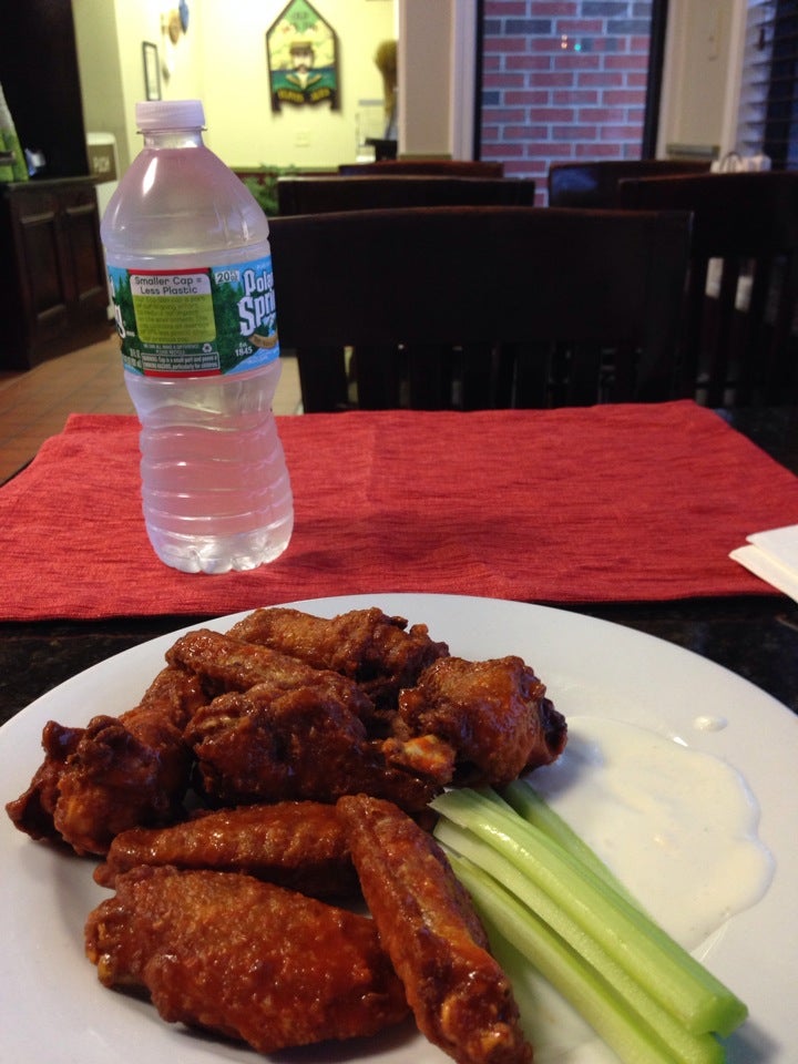 Massachusetts Lowell Eri S Wings & Seafood photo 3