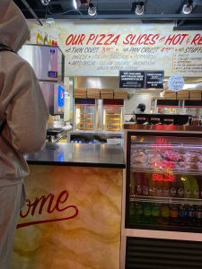 Illinois Chicago Art Of Pizza On State Street photo 5