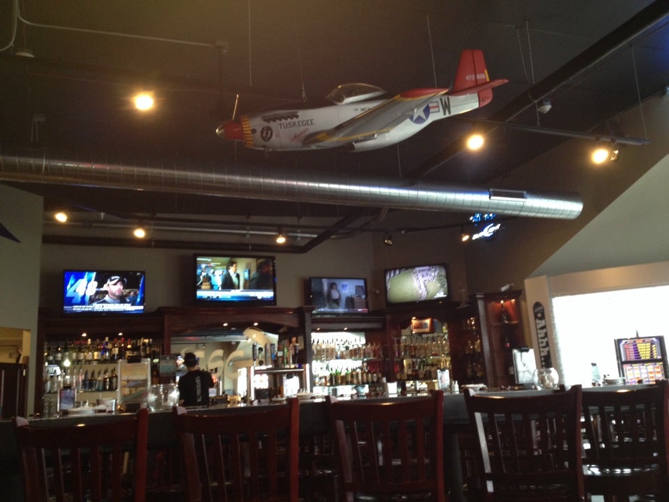 Illinois Dekalb Flight Deck Bar and Grill photo 3