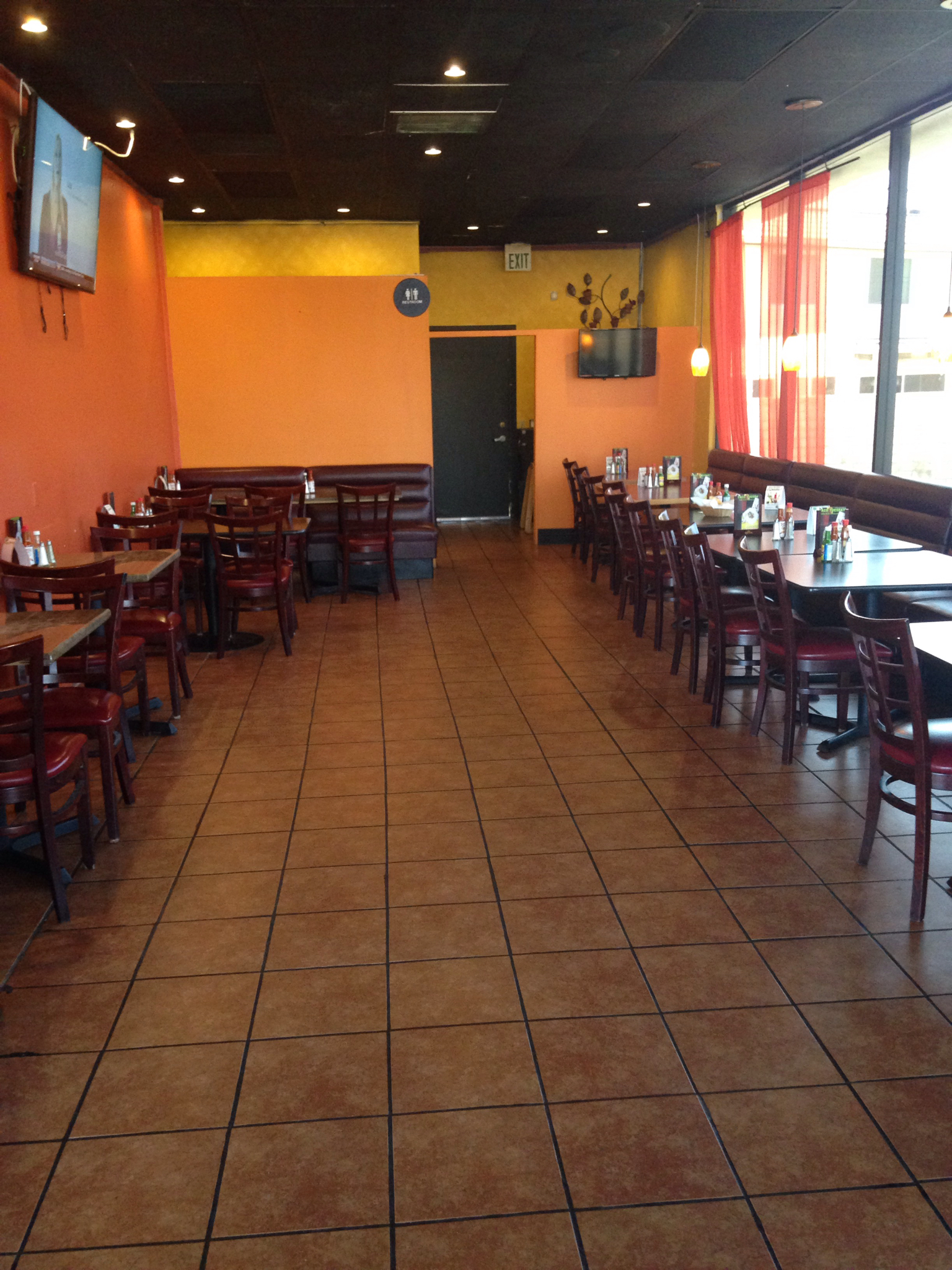 California Santa Clarita La Esmeralda Mexican & Seafood Restaurant photo 5