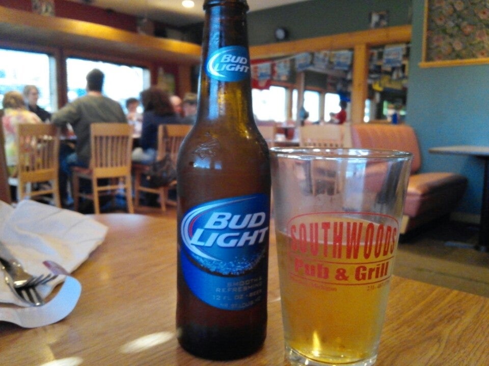 Michigan Petoskey Southwoods Pub & Grill photo 3