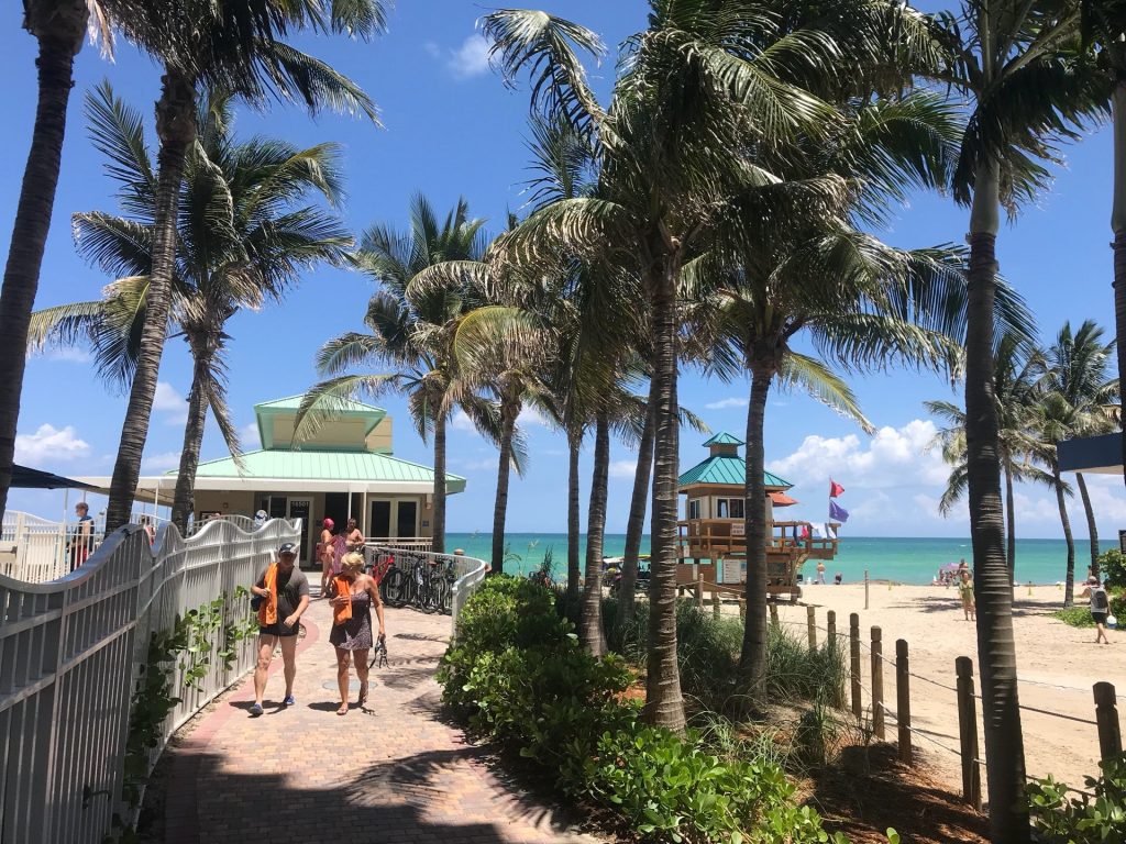 Florida Hollywood Beach Bar at Newport Pier photo 3