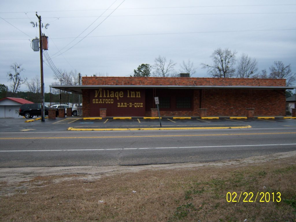 North Carolina Lumberton Villiage Inn Seafood and BBQ photo 3