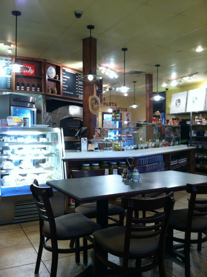 Texas Longview Pietro's Neighborhood Pizzeria photo 3