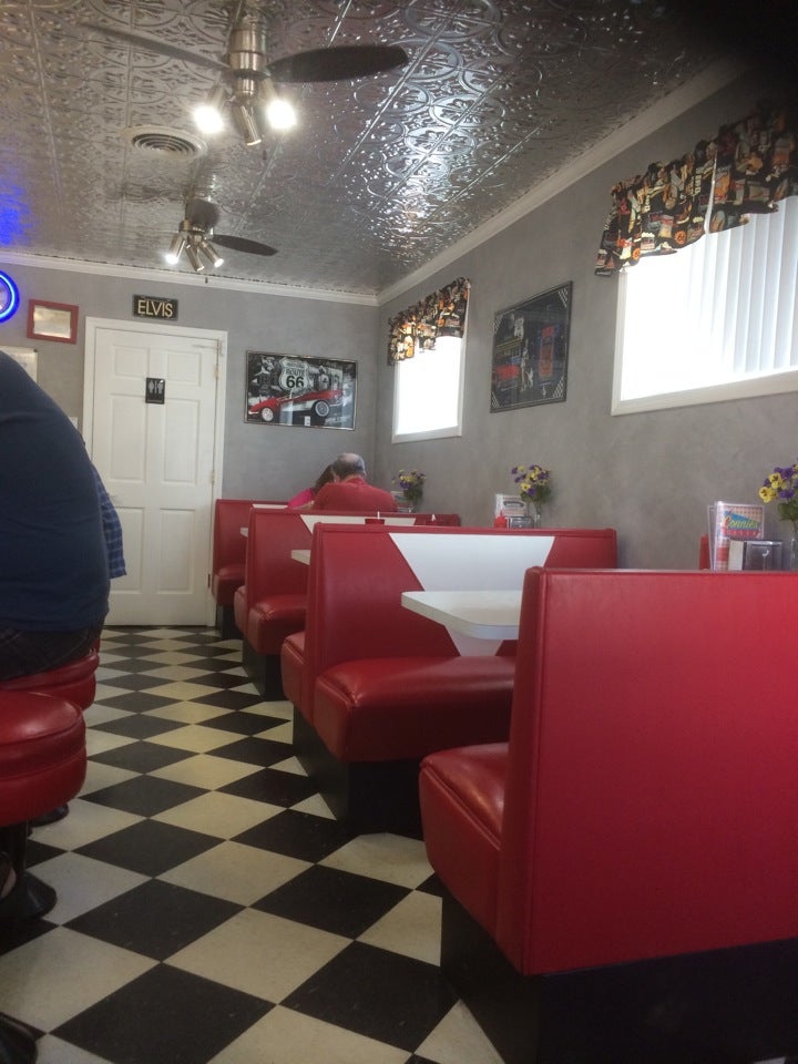 Wisconsin Manitowoc Connie's Diner photo 3